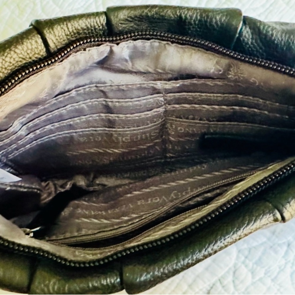 Black Leather Crescent Clutch with Pleated Design‎ by Vera Wang - Picture 3 of 3